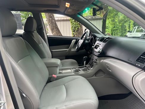 Used 2011 Toyota Highlander 4WD image 27