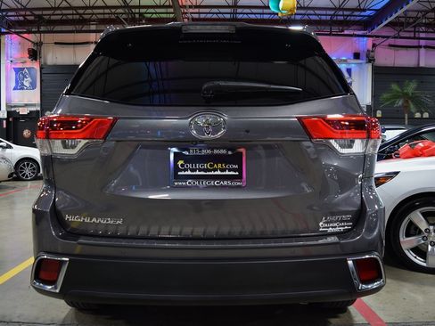 Used 2017 Toyota Highlander Limited image 9