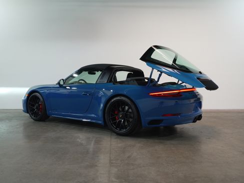 Used 2018 Porsche 911 Targa 4 GTS image 22
