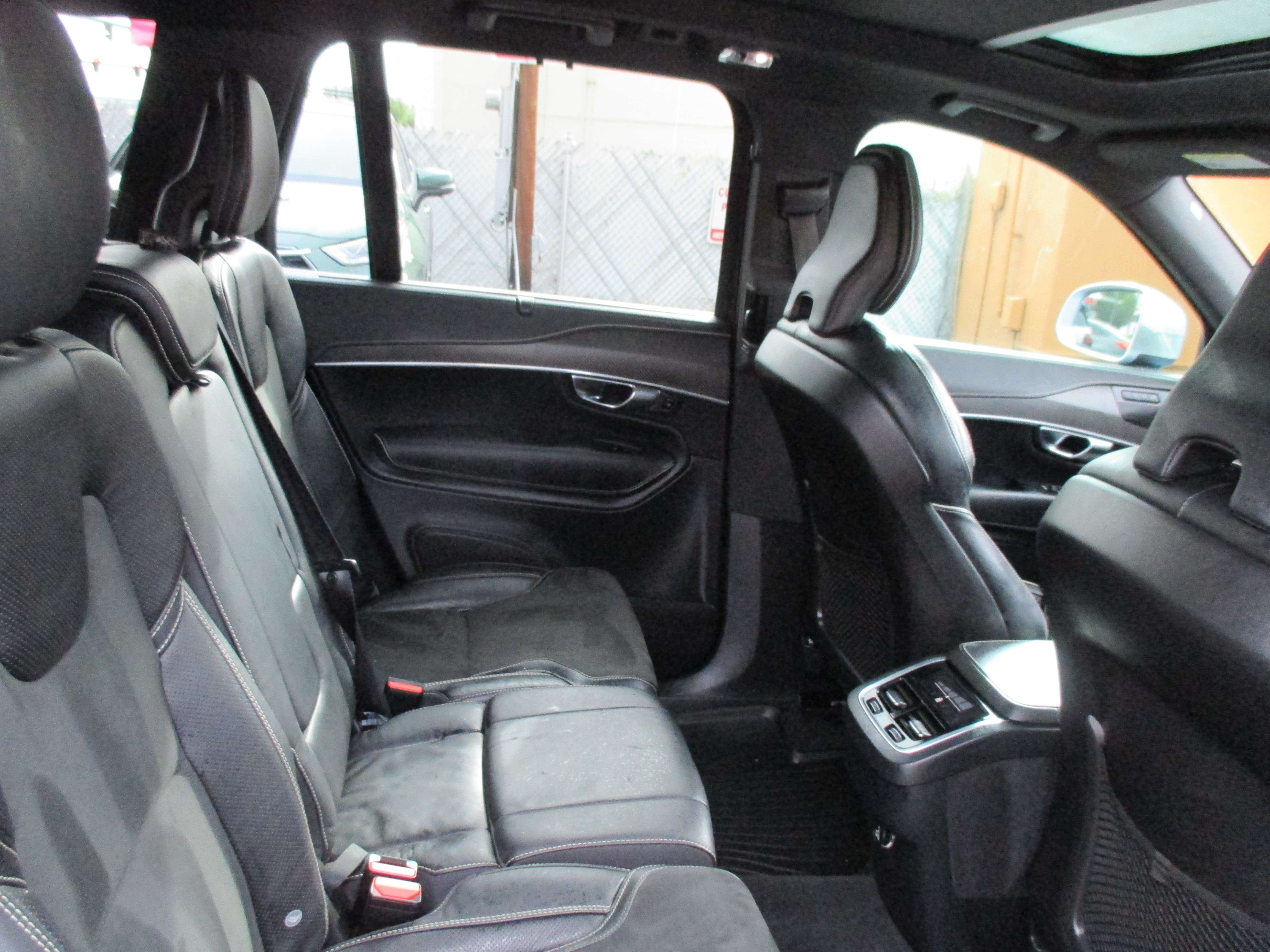 Used 2019 Volvo XC90 AWD T5 R-Design image 17