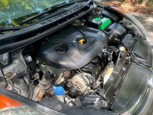 Used 2013 Hyundai Elantra Sedan FWD image 25