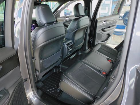 Used 2023 Jeep Grand Cherokee 4WD Laredo image 20