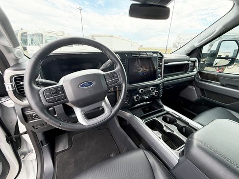 Used 2023 Ford F450 4x4 Crew Cab Lariat DRW image 10
