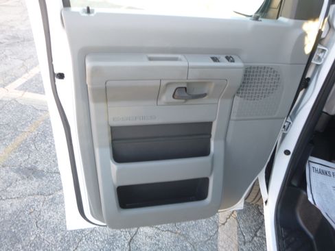 Used 2014 Ford E-150 and Econoline 150 XLT image 11