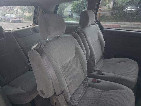 Used 2007 Toyota Sienna CE image 5