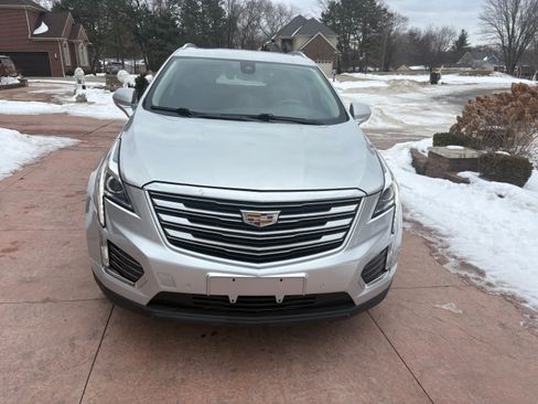 Used 2018 Cadillac XT5 Luxury image 2