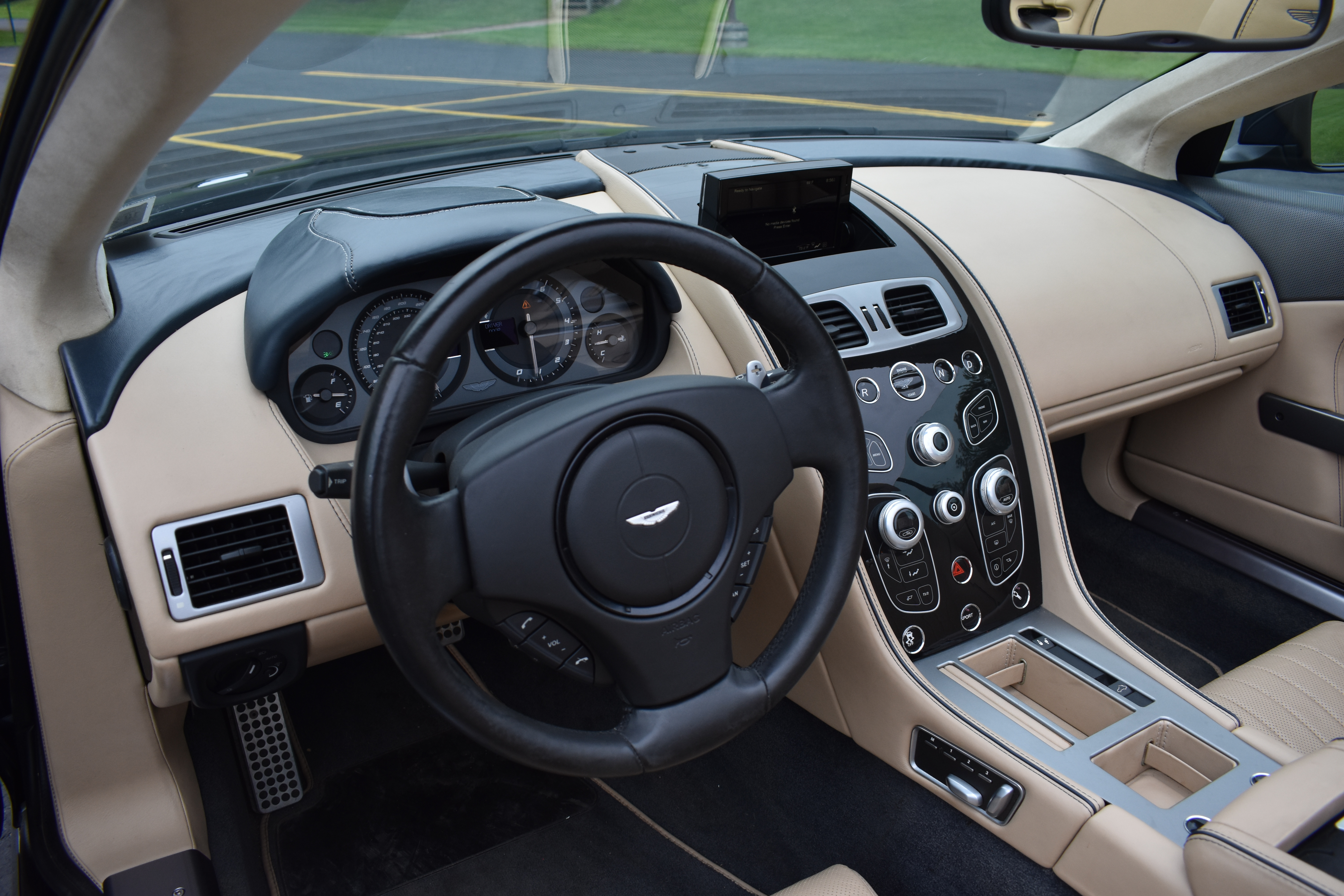 Used 2016 Aston Martin DB9 GT Volante RWD image 39