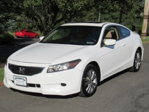 Used 2010 Honda Accord EX image 2