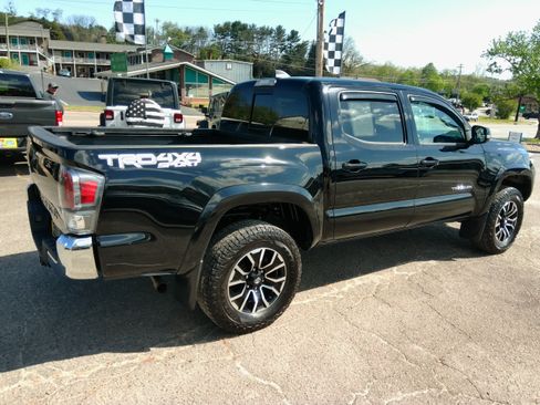 Used 2020 Toyota Tacoma image 4