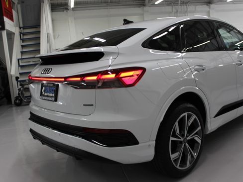 Used 2024 Audi Q4 e-tron Premium Plus image 6