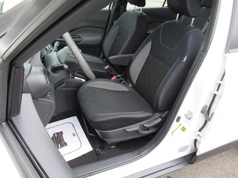 Used 2018 Nissan Kicks S image 15