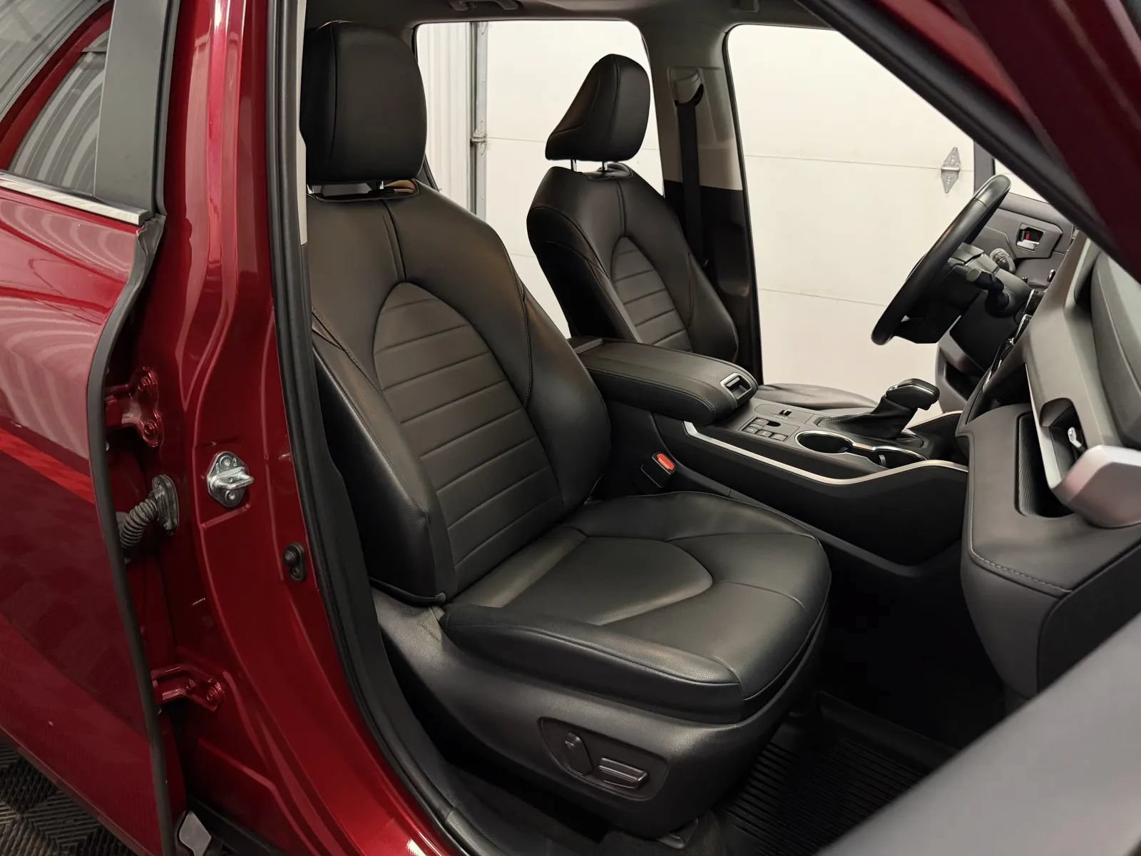 Used 2023 Toyota Highlander XLE FWD image 48