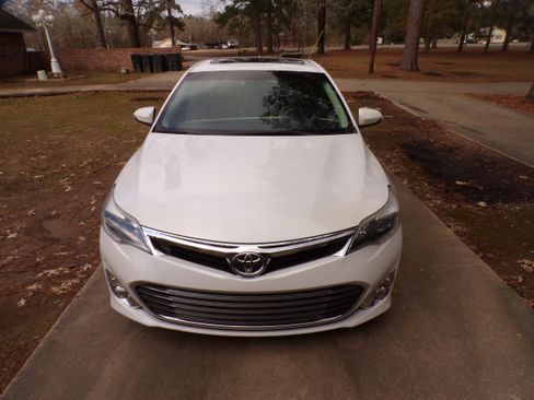 Used 2015 Toyota Avalon Limited image 2