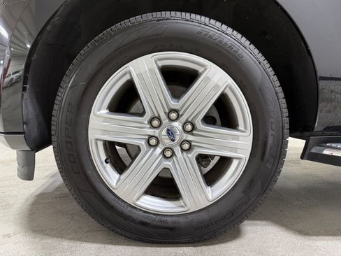 Used 2019 Ford Expedition Max 4WD XLT image 9