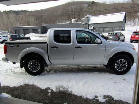 Used 2019 Nissan Frontier PRO-4X image 5