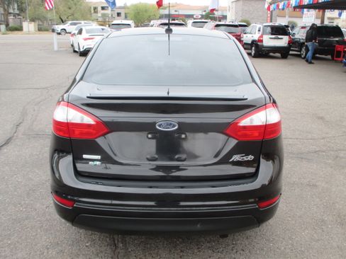 Used 2015 Ford Fiesta SE image 8