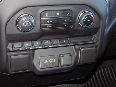 Used 2022 Chevrolet Silverado 1500 Custom image 6