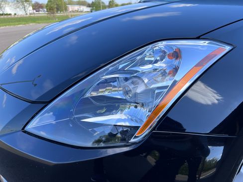 Used 2005 Nissan 350Z RWD image 3