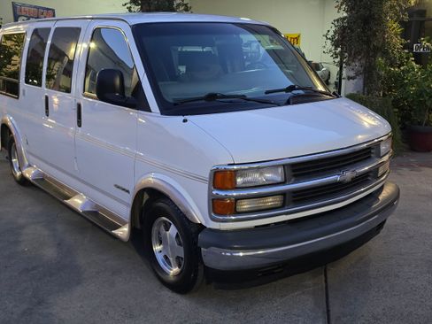Used 1999 Chevrolet Express 1500 image 17