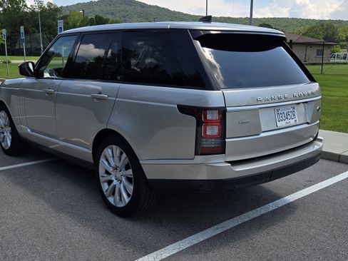 Used 2017 Land Rover Range Rover HSE AWD/4WD image 4