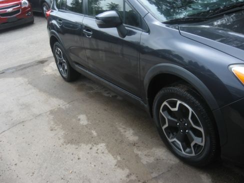 Used 2015 Subaru XV Crosstrek 2.0i Limited AWD/4WD image 3