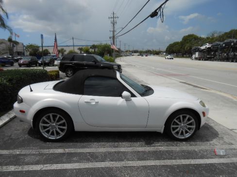 Used 2006 MAZDA MX-5 Miata Grand Touring RWD image 7