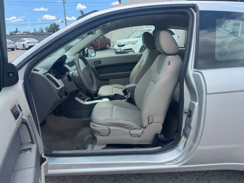 Used 2009 Ford Focus SE Coupe FWD image 16