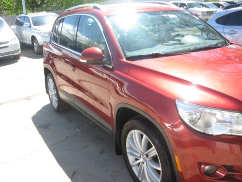 Used 2011 Volkswagen Tiguan 4Motion AWD/4WD image 3