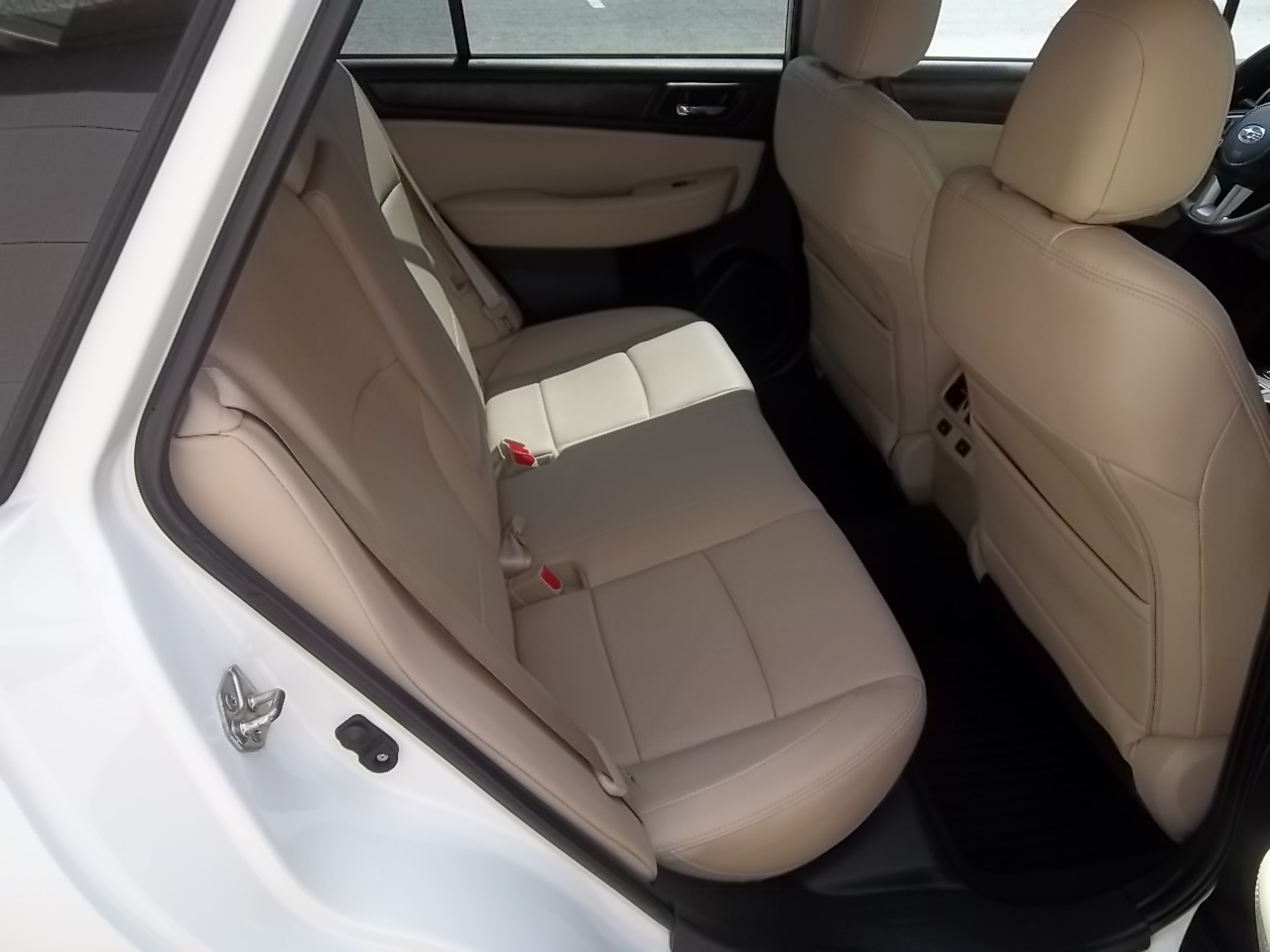 Used 2015 Subaru Outback 3.6R Limited AWD/4WD image 27