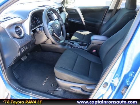 Used 2018 Toyota RAV4 LE image 7