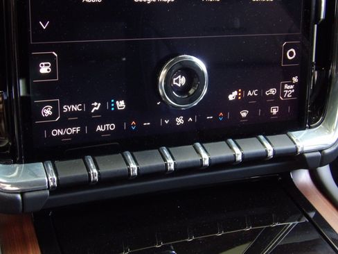 Used 2025 GMC Yukon XL Denali image 8