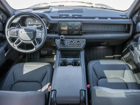 Used 2025 Land Rover Defender 110 X-Dynamic SE AWD/4WD image 19