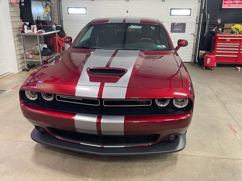 Used 2019 Dodge Challenger R/T RWD image 3