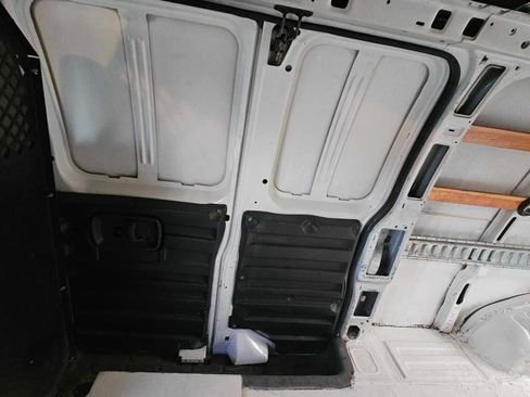 Used 2011 GMC Savana 3500 image 14