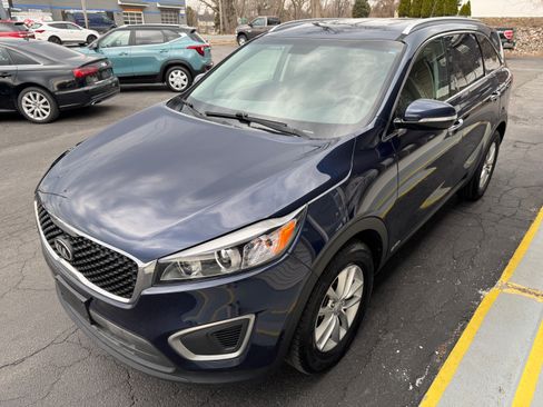 Used 2016 Kia Sorento LX image 3