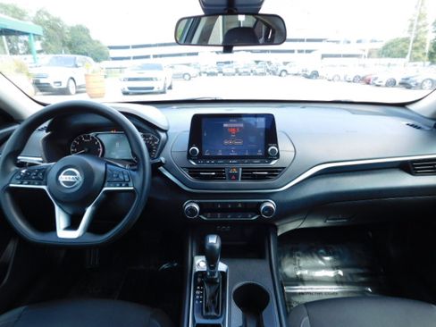 Used 2020 Nissan Altima 2.5 S FWD image 12