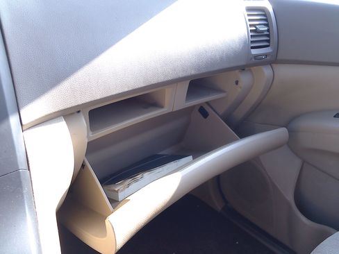 Used 2012 Kia Sedona LX image 18