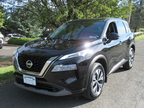 Used 2021 Nissan Rogue SV image 1
