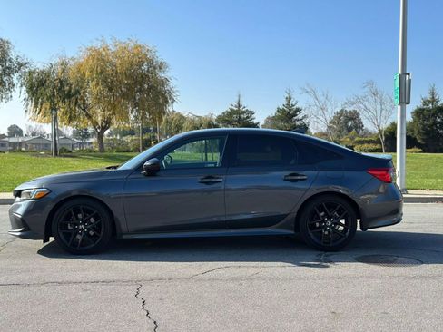 Used 2022 Honda Civic Sport image 2