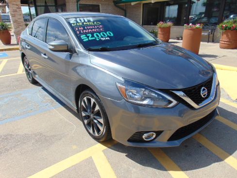 Used 2019 Nissan Sentra SR image 1