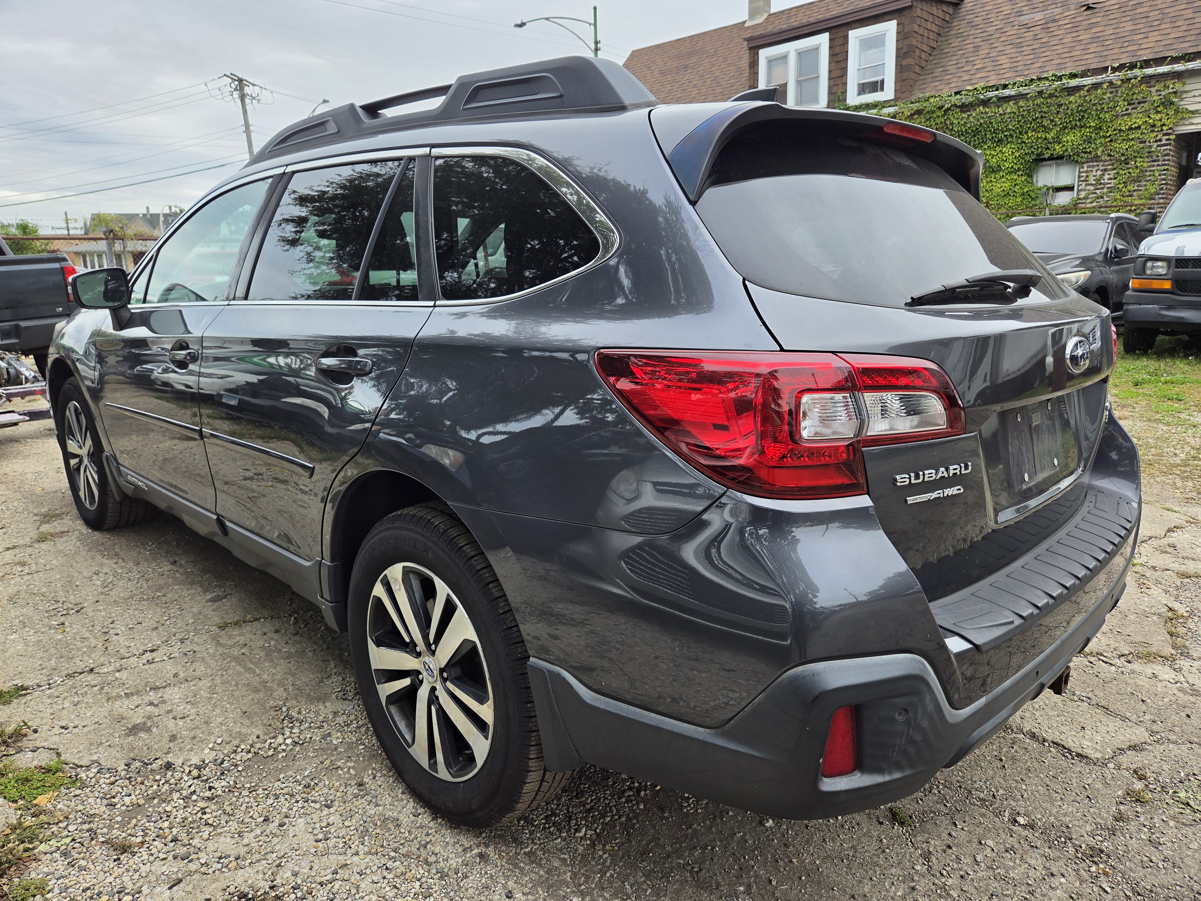 Used 2018 Subaru Outback 3.6R Limited AWD/4WD image 4