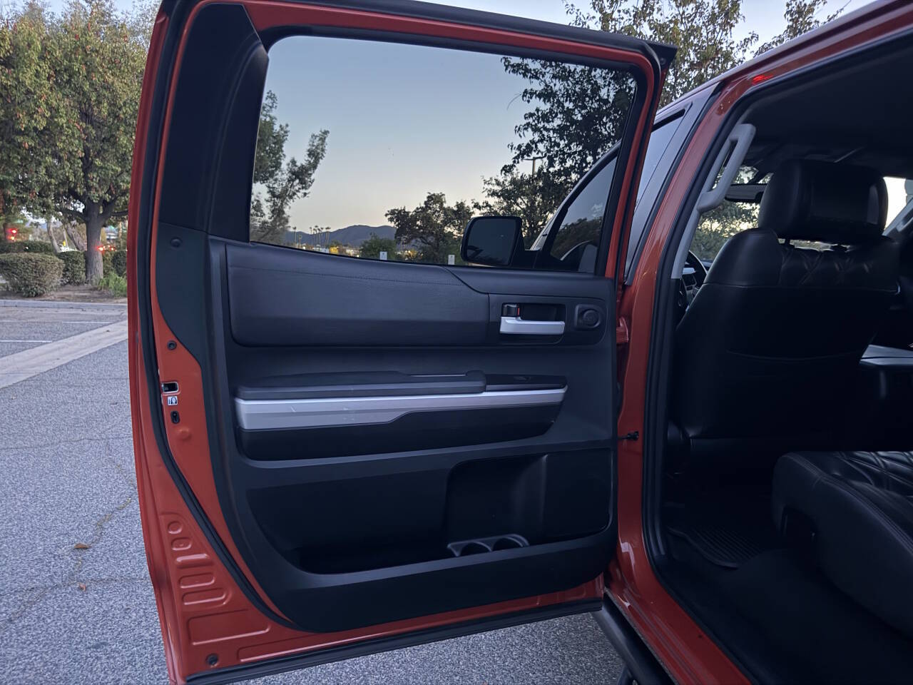Used 2016 Toyota Tundra 4x4 CrewMax w/ SR5 & TRD Pkgs image 18