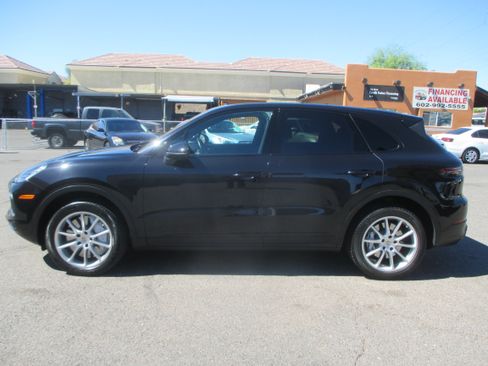 Used 2019 Porsche Cayenne image 2