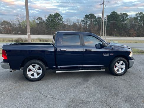 Used 2018 RAM 1500 SLT image 3