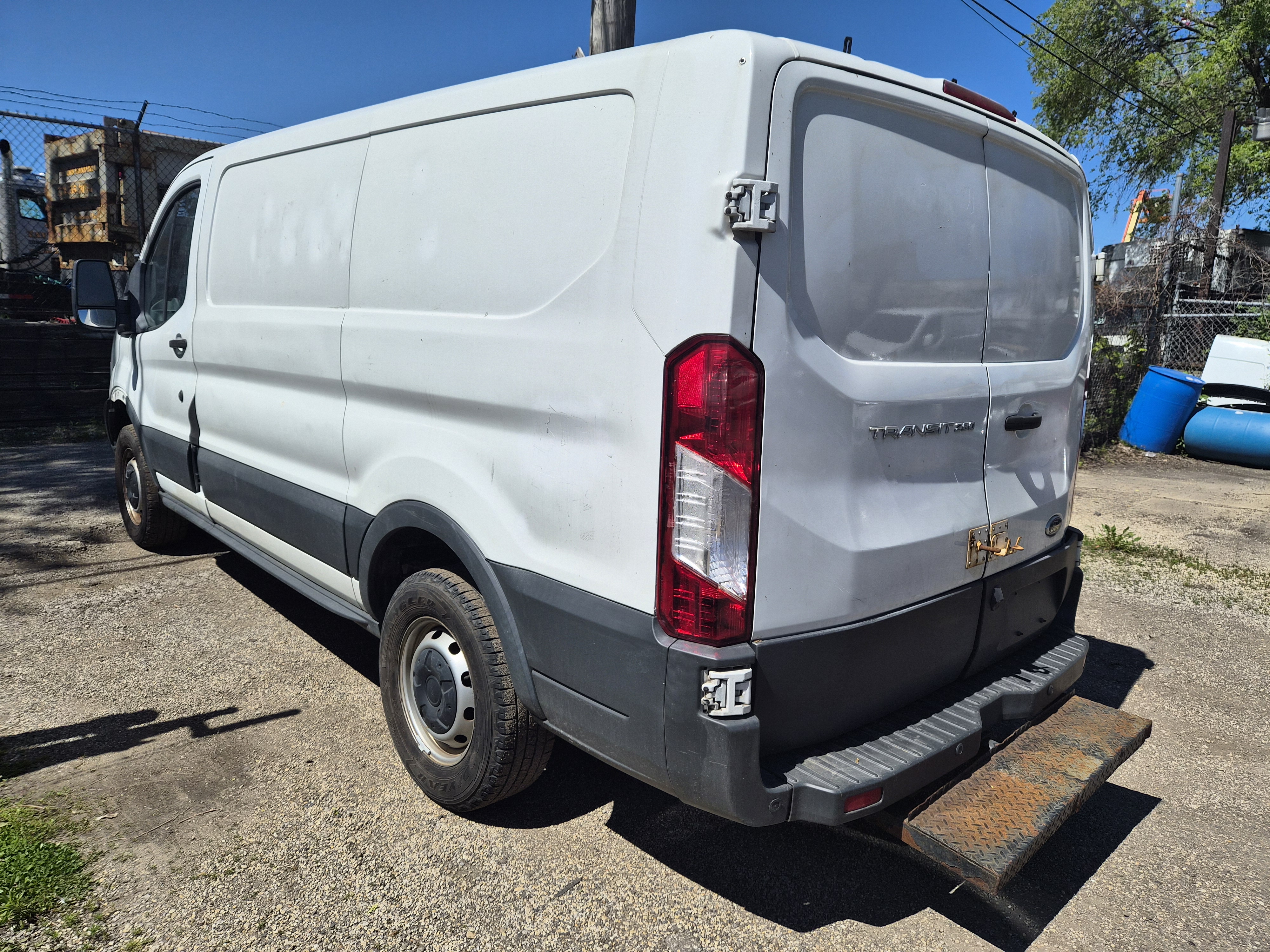 Used 2016 Ford Transit 250 130 Low Roof RWD image 3
