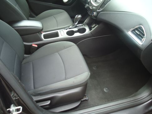 Used 2016 Chevrolet Cruze LT image 9