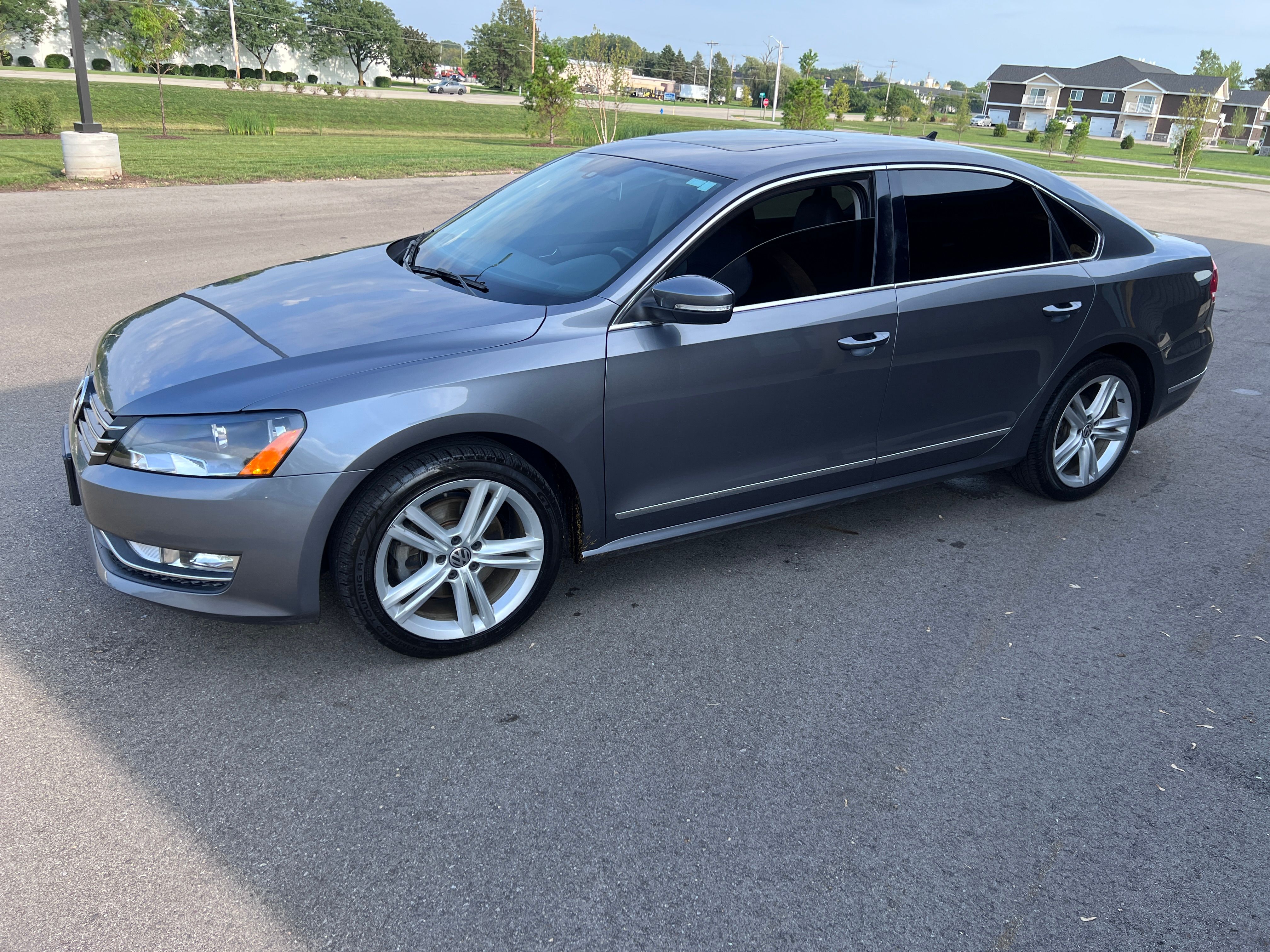 Used 2015 Volkswagen Passat TDI SE FWD image 11