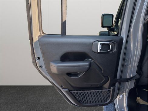 Used 2023 Jeep Wrangler Unlimited Rubicon image 35