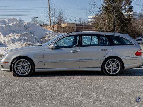 Used 2005 Mercedes-Benz E 55 AMG image 4