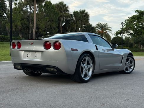 Used 2005 Chevrolet Corvette Coupe RWD image 2